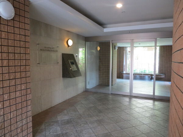 【ダイアパレス向山緑地】エントランス内