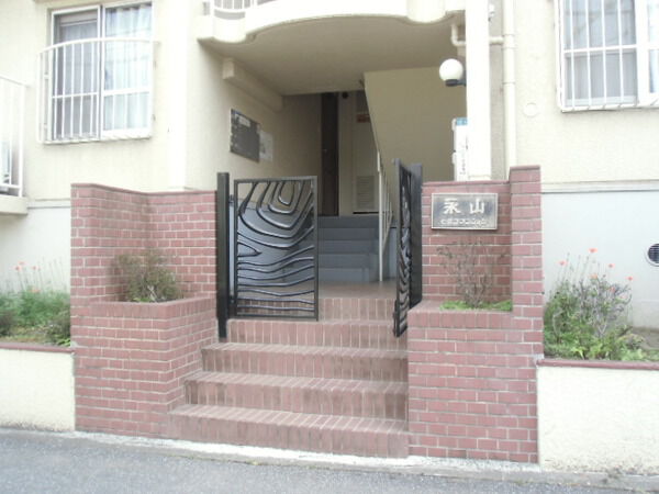 【永山ヒミコマンション】建物入口 【永山ヒミコマンション】建物入口