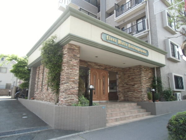 【ライオンズモリス京王永山】建物入口 【ライオンズモリス京王永山】建物入口