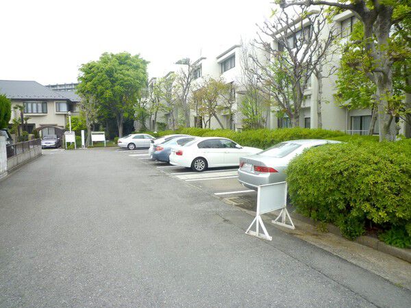【聖蹟桜ヶ丘ガーデンホーム】駐車場
