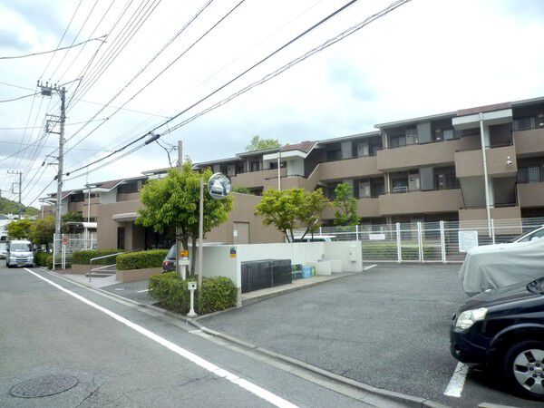 【聖蹟桜ヶ丘ハウス】駐車場