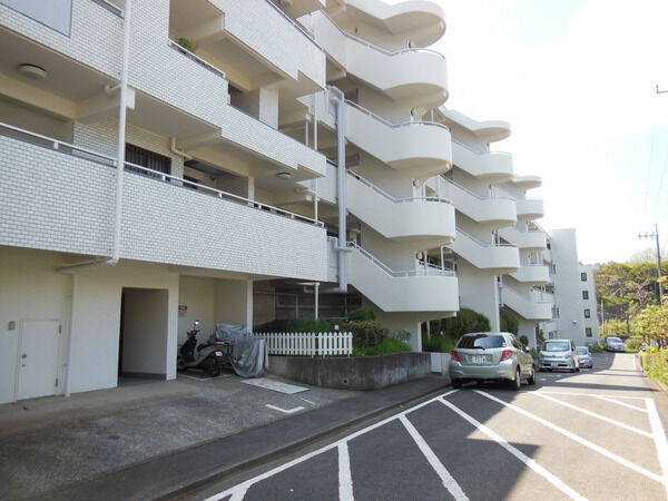 【ガーデンハイツ鎌倉玉縄】敷地内の様子 【ガーデンハイツ鎌倉玉縄】敷地内の様子