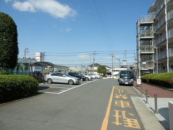 【鎌倉台ハイツ】駐車場