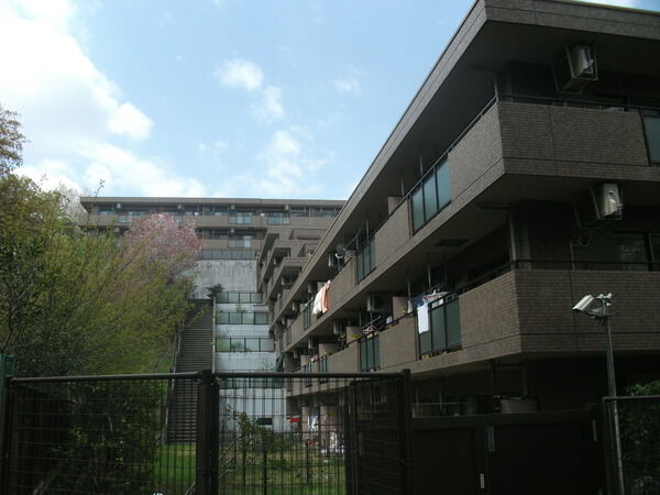 【グリーンテラス百草園】建物外観 【グリーンテラス百草園】建物外観