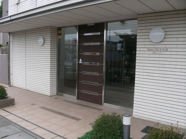 【クイーンシティ百草園ベルフォレスト】エントランス