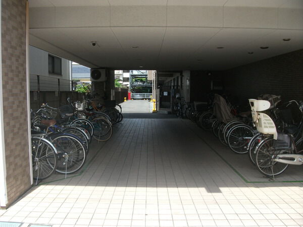 【ライオンズマンション京王中河原】マンション敷地内