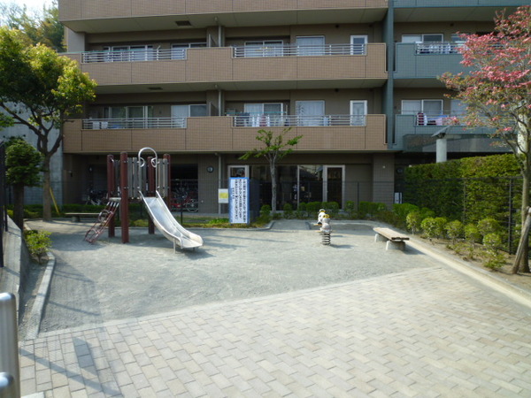 【ウインズヒル稲城】敷地内公園 【ウインズヒル稲城】敷地内公園