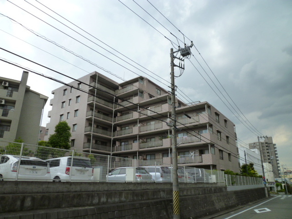 【クイーンシティ稲城】外観写真