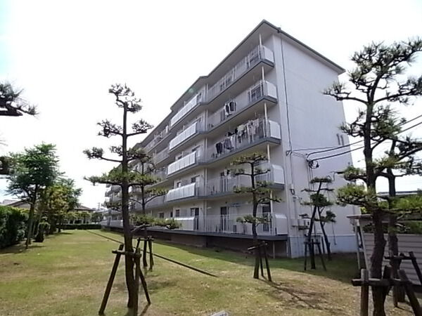 【磯辺西団地】11号棟外観 【磯辺西団地】11号棟外観