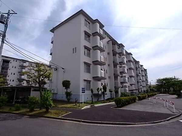 【磯辺西団地】11号棟外観