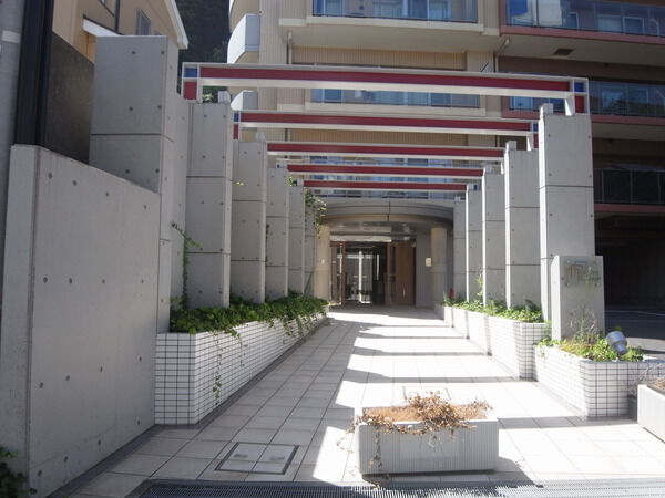 【ドリム横須賀中央】エントランス