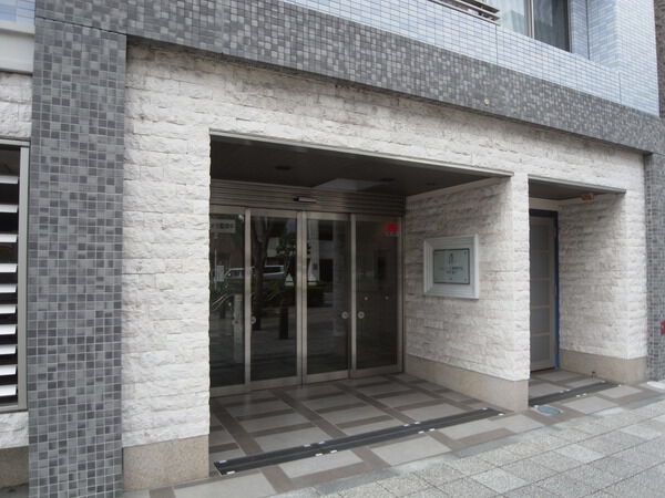 【ニューパース横須賀中央海岸通】エントランス