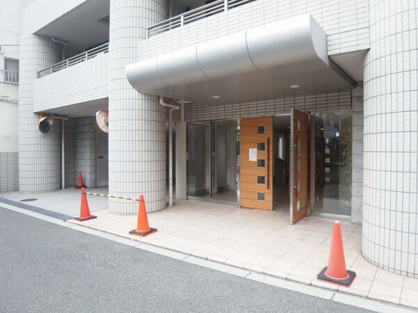 【ネバーランド住吉公園】エントランス前 【ネバーランド住吉公園】エントランス前