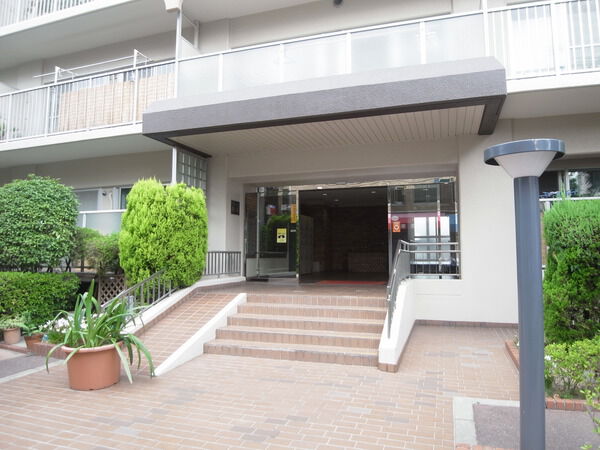 【ユニハイム粉浜】エントランス前 【ユニハイム粉浜】エントランス前
