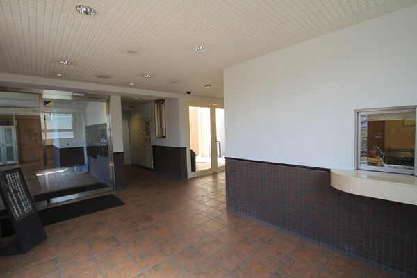 【ヴェルビュ上大岡】エントランス 【ヴェルビュ上大岡】エントランス