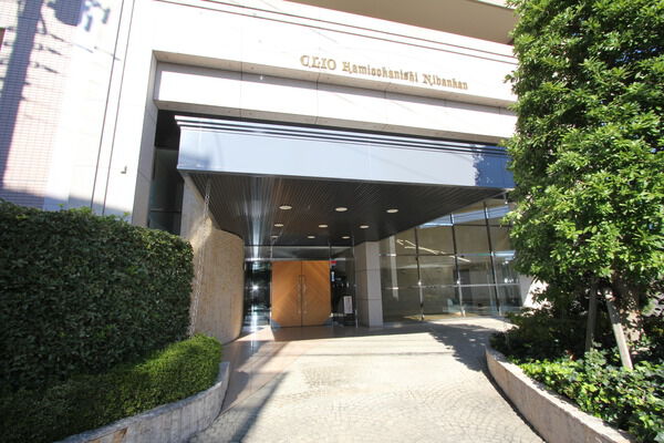 【クリオ上大岡西弐番館】エントランス