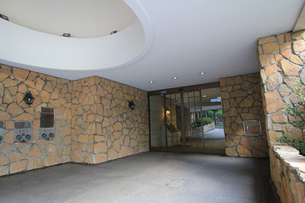 【プリシード磯子】エントランス