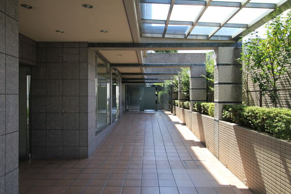 【杉田駅前ガーデンハウス】エントランス