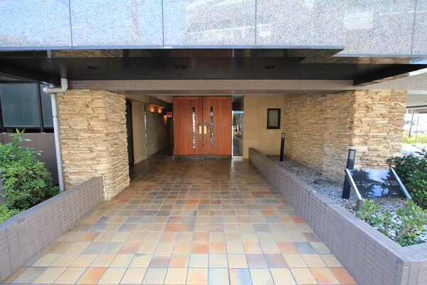 【エクレール杉田】エントランス 【エクレール杉田】エントランス