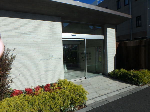 【グランディーノ稲毛海岸】エントランス 【グランディーノ稲毛海岸】エントランス