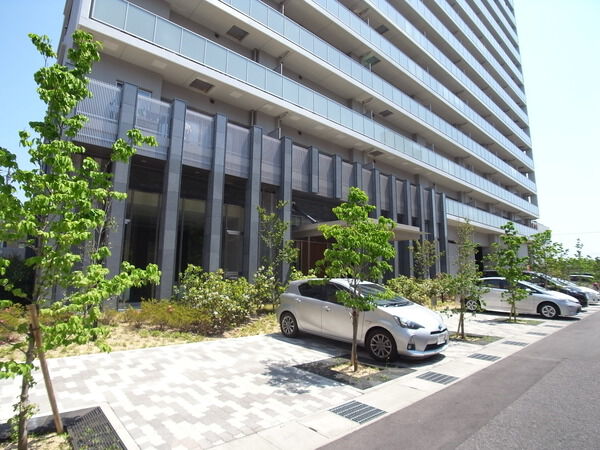 【エスリード大津におの浜】マンションエントランス前 【エスリード大津におの浜】マンションエントランス前