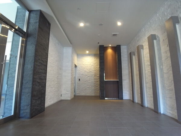 【エスリード大津におの浜】エントランスホール 【エスリード大津におの浜】エントランスホール