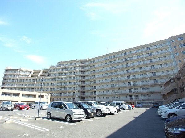 【アパガーデンパレス成田】通路側外観写真