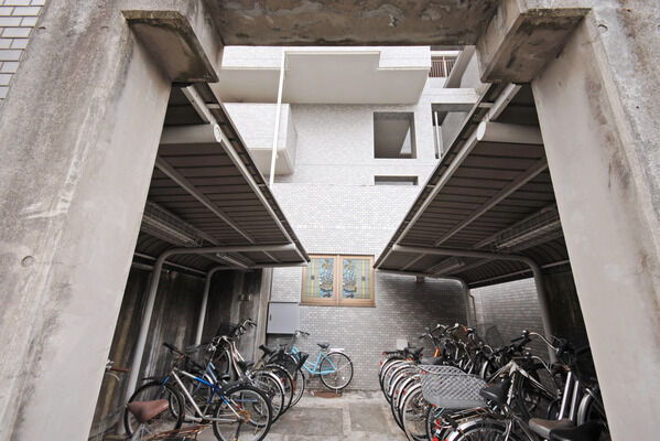 24台収容の駐輪場は敷地内に設置。