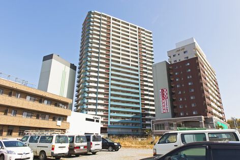 眺める角度によって表情を変える、立体的に配されたカラーリング。		 眺める角度によって表情を変える、立体的に配されたカラーリング。