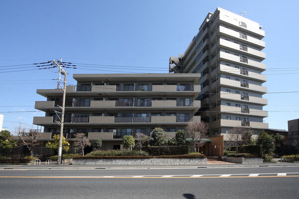 【大宮パークホームズ】住戸は、東・南・西向きにＵ字型に配置。