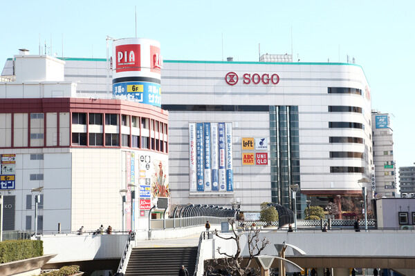 川口駅前の「そごう川口店」まで約460m（徒歩6分）。