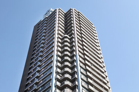 地上31階地下1階。総戸数222戸。次世代の美意識を目指した先進的フォルム。