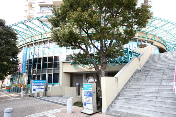 雨の日も安心の地下駐車場は140台分。専用エレベーターから住戸内まで傘いらず。