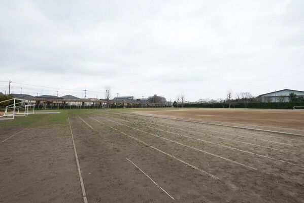 緑にあふれた自然豊かな「大沼運動公園」まで約2,340m（徒歩30分）。
