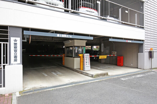 149台の駐車スペースを、4階建の駐車場棟にご用意しました。