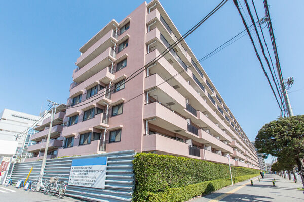 【千葉みなとガーデンパーク】桜ねずみ色とレンガ色による、モダンなツートンカラー。