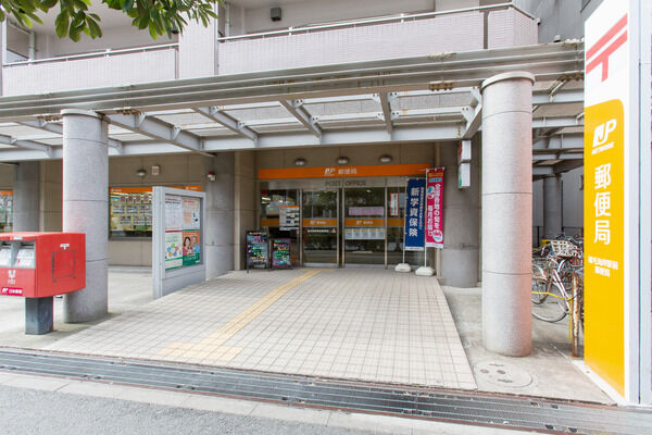 「稲毛海岸駅前郵便局」は、約400m（徒歩5分）。