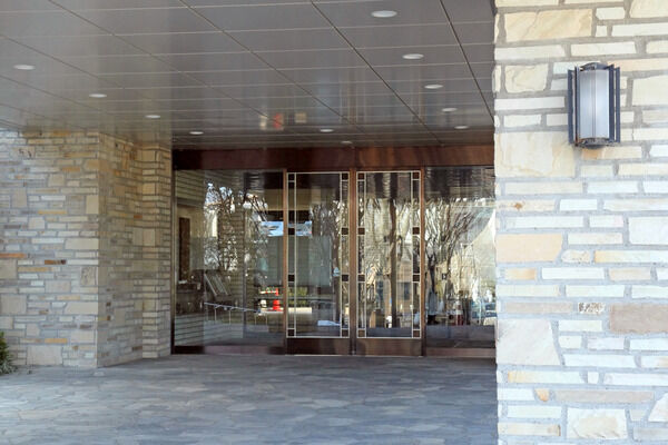 アールデコの意匠を用いた美空間。セキュリティなどにも考慮されています。