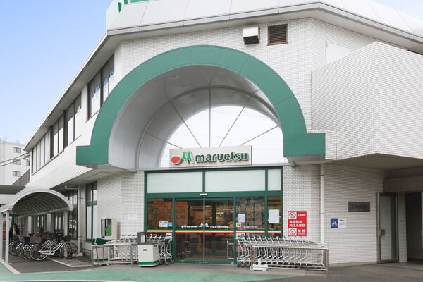 「マルエツ市川大野店」は、約100m(徒歩2分)。 「マルエツ市川大野店」は、約100m(徒歩2分)。