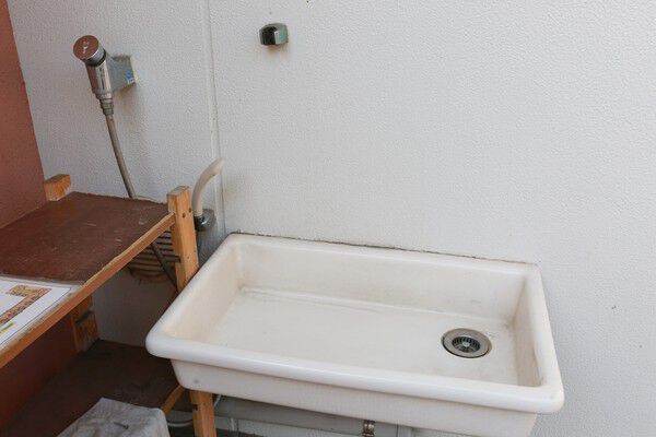 居住者が利用するペット用洗い場。(動物飼育規則があります) 居住者が利用するペット用洗い場。(動物飼育規則があります)