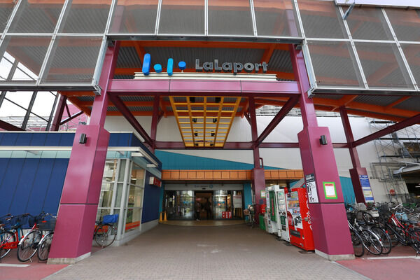 生活に便利を添える「ららぽーと TOKYO-BAY」まで、約40m（徒歩1分）。