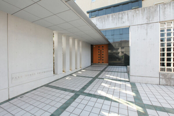 エントランスホールには、「宅配ロッカー」などが設置されています。