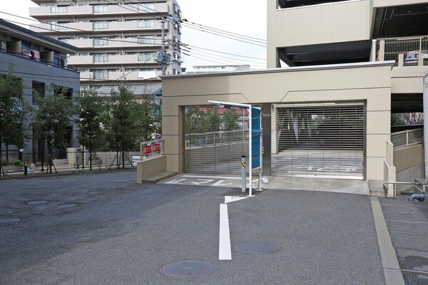 いつでも快適にアクセスできる駐車場(自走式)へのアプローチです。 いつでも快適にアクセスできる駐車場(自走式)へのアプローチです。