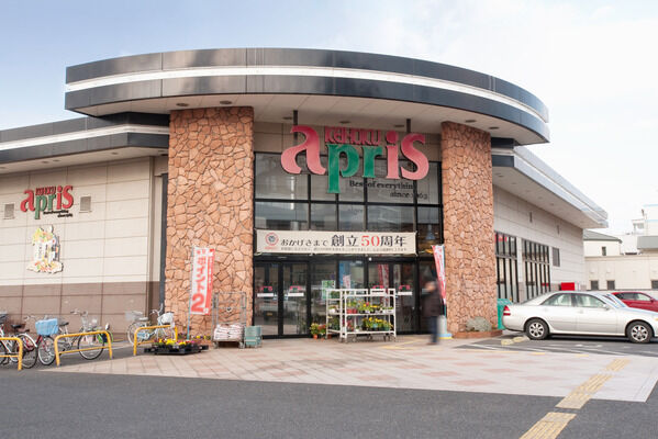 日常のお買い物に便利な「apris　KEIHOKU」は、約180m（徒歩3分）。