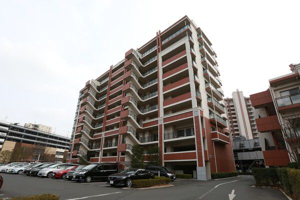 ゲストルームや多目的ルームなど、多彩な共用施設があります。