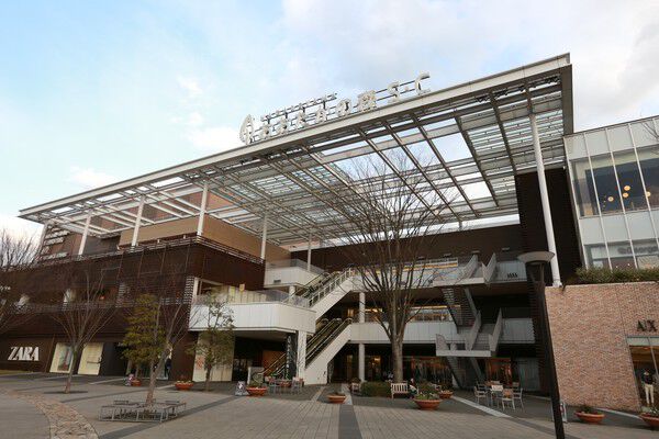 「流山おおたかの森ショッピングセンター」まで約240m（徒歩3分）。