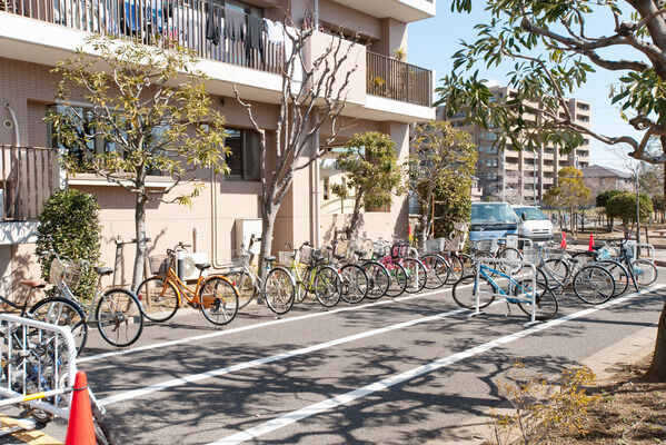 2段式100台収容の自転車置場が設置されています。