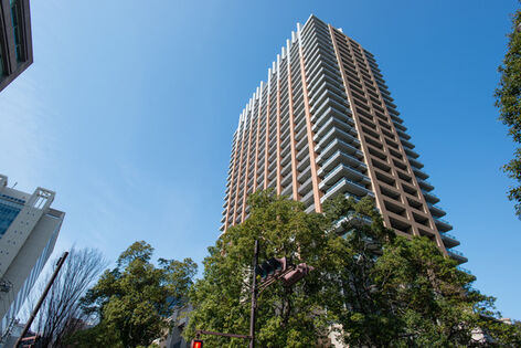 東京パークタワーの外観。周辺環境から外観まで洗練された趣き。