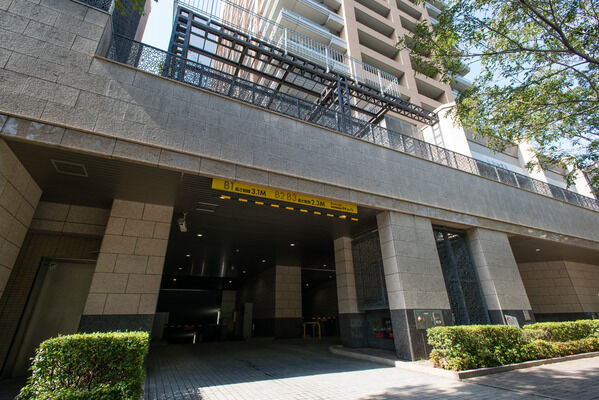 駐車場は、エレベータでダイレクトにアクセス可能な地下にあります。