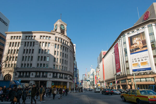 日本有数の商業施設が並ぶ「銀座」までは、地下鉄10分以内の距離です。